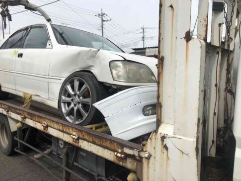 トヨタ・クラウンの事故車の引き取り