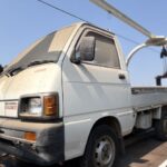 納屋の中の車