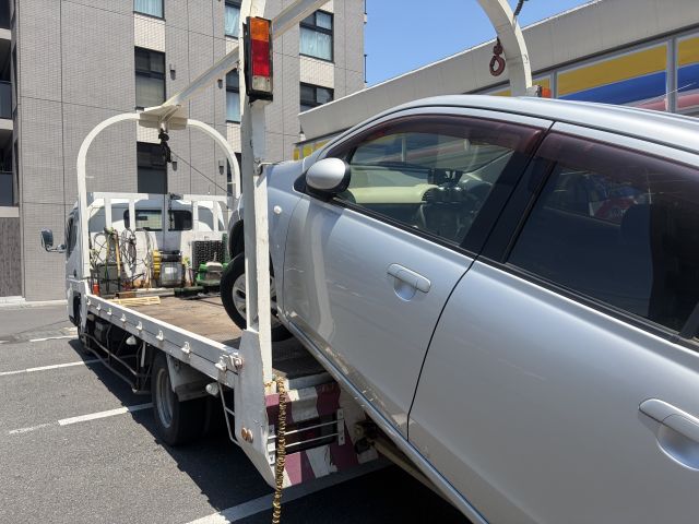 コンビニ駐車場の放置車両